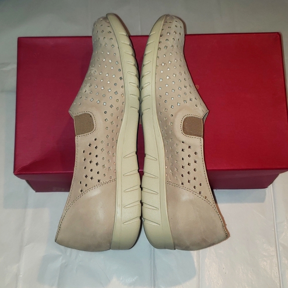 Munro New SKIPPER Nubuck Perforated Sneakers Shoe Comfort Wedge Flats Women's 9W - Picture 11 of 17